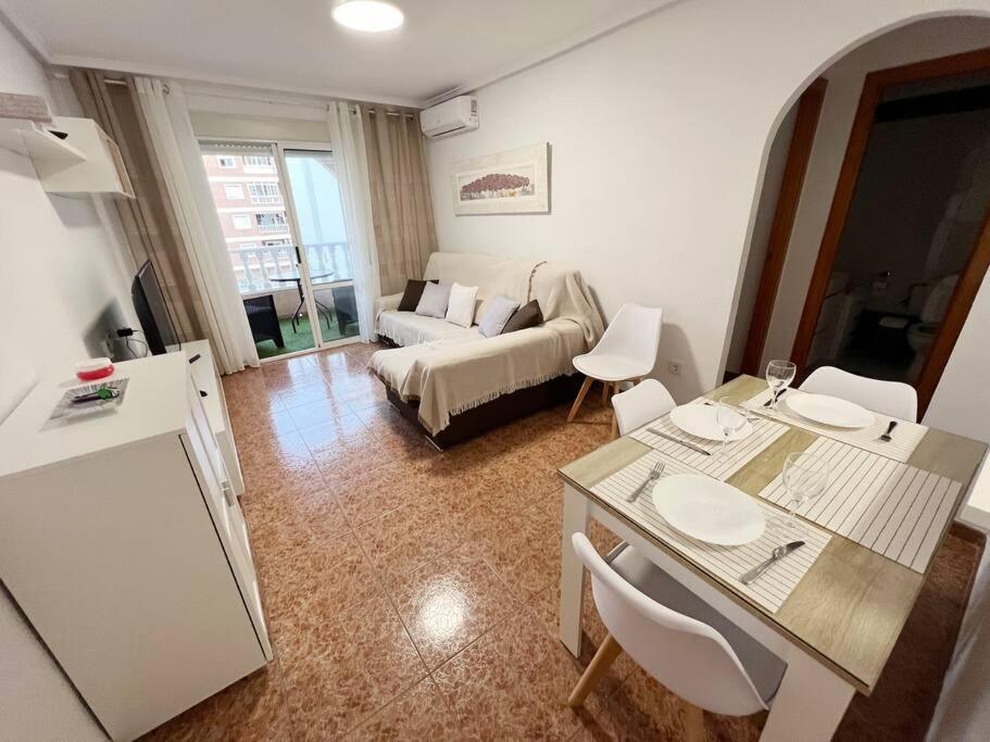 Nice And Central Apartment 또레비에하 외부 사진